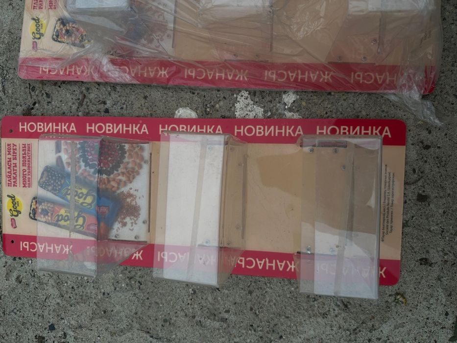 Продам тлрговые прилавки и подставки