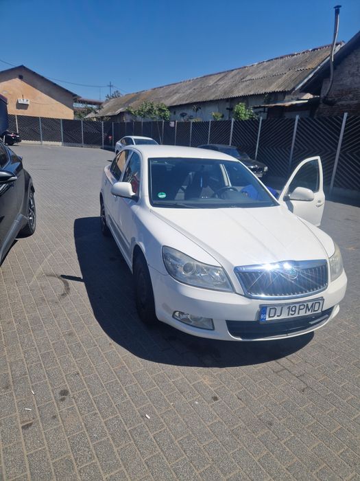 Vând skoda octavia 2011