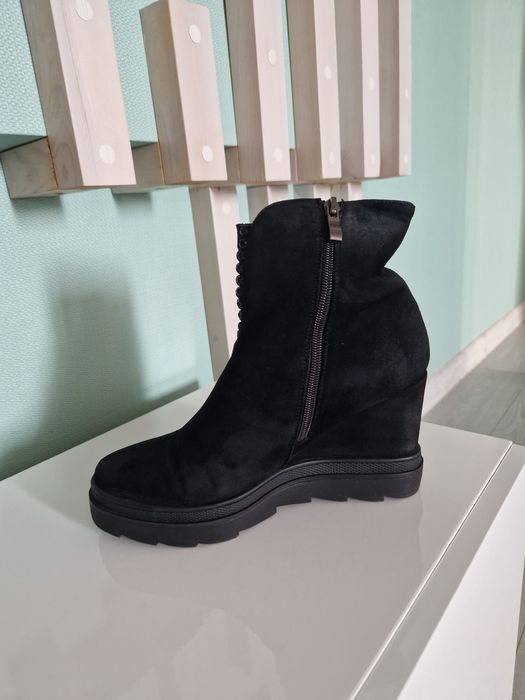 Продам женскую обувь