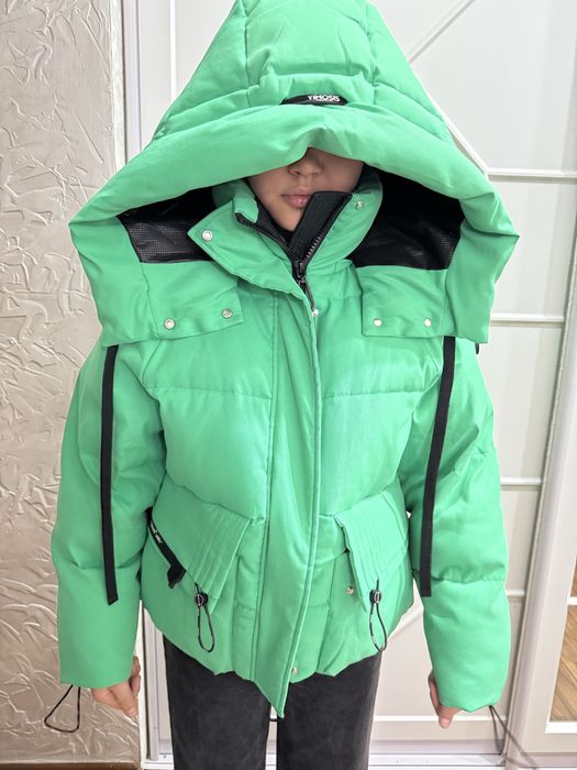 Продам куртку на размер xs