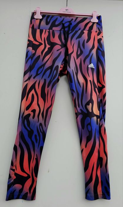 Adidas оригинален дамски клин нов  Л размер