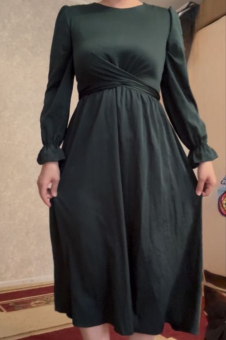 Платье изумрудного цвета