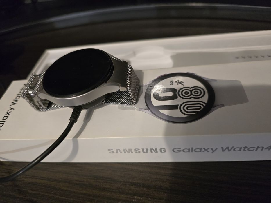 Продам Смарт-часы Samsung Galaxy Watch4 44mm
