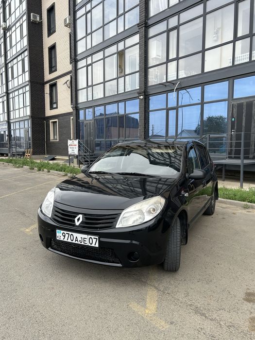 Продам автомобиль Рено Сандеро