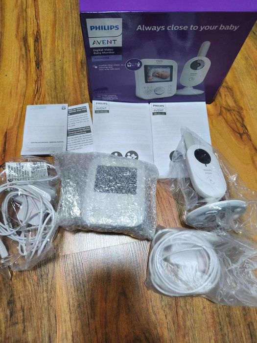 Чисто нов бебешки компютър с камера и видео