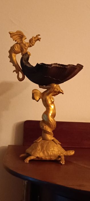 Продается старинная бронзовая статуэтка