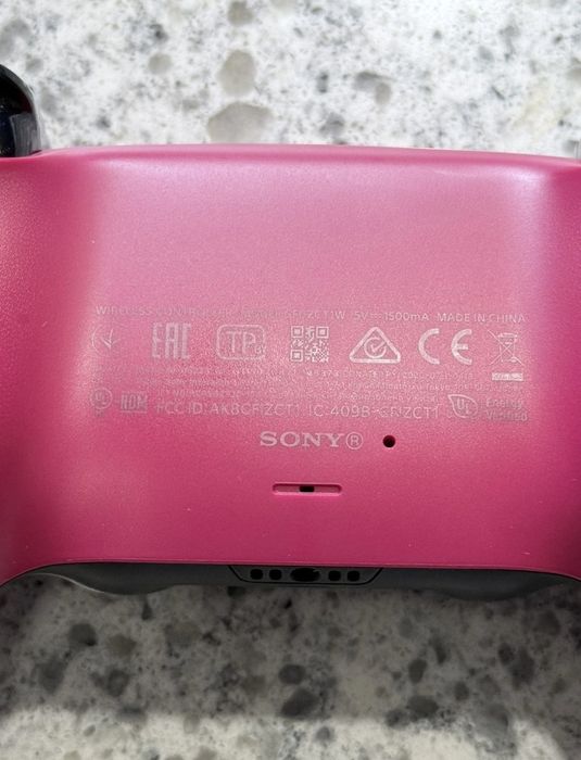 PS5 Cosmic Red контролер в отлично състояние