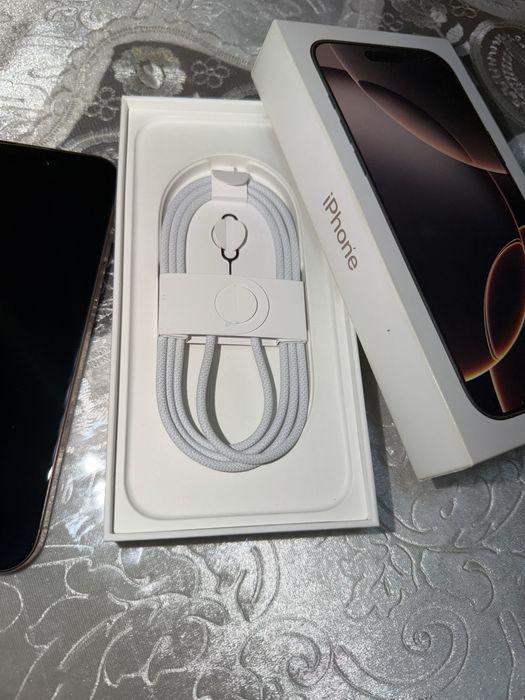 iPhone 16 Pro Max 1 TB idealniy sostoyaniya