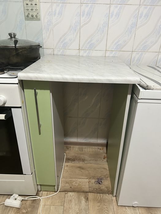 Кухонный гарнитур и духовка