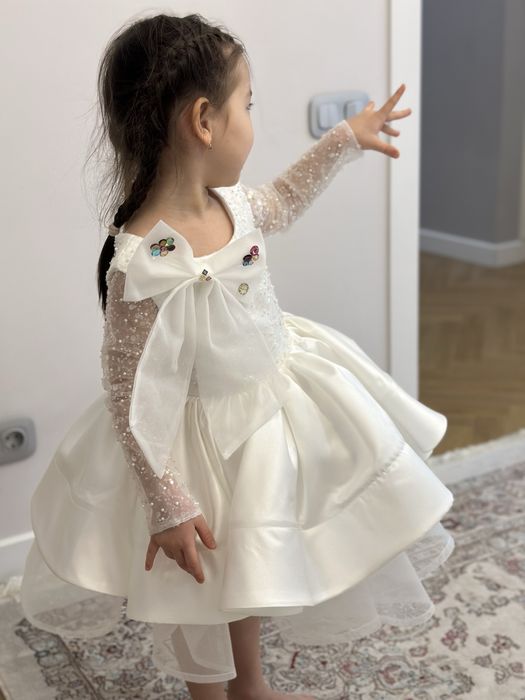 Прокат платье для девочек от 5-7 лет .5000 тг.