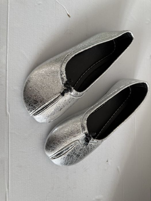 Серебристые балетки таби размер 38. Очень мягкие, приятные в носке.