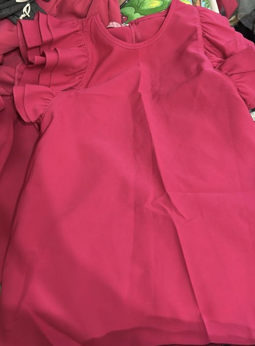 Розовый костюм.