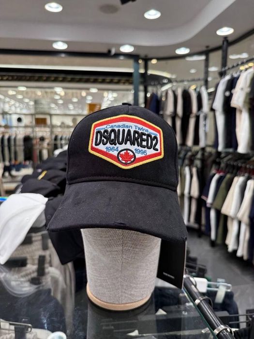 Шапки с козирка различни модели Dsquared