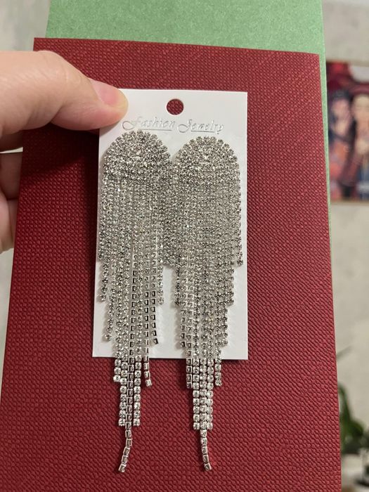 Продам очень красивые серьги праздничные. Очень много видов.