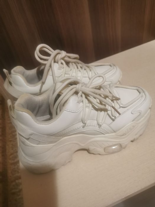 Кроссовки на девочку