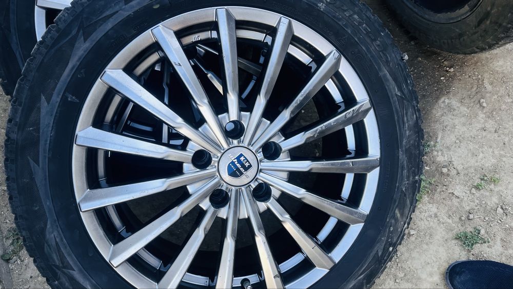 Титан с зим покрышкой