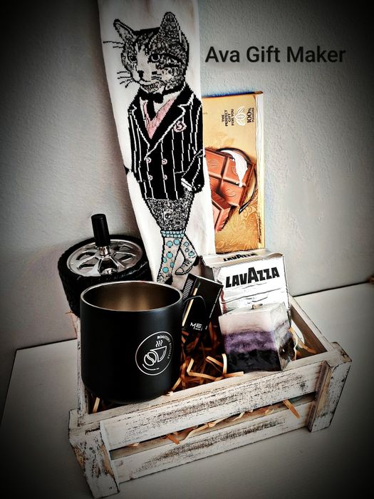 Подаръчнам кошница за бебе и подаръчни кутии за  празник