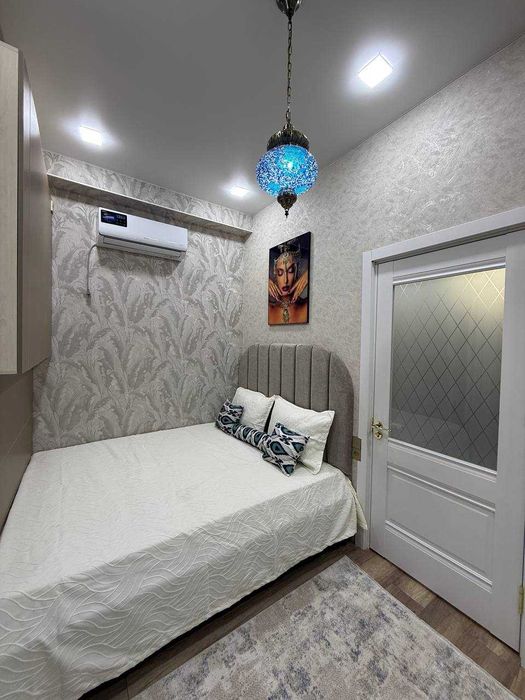 Ориентир: ул. Шота Руставели, Южный вокзал Площадь:30 м² + 4м² балкон;