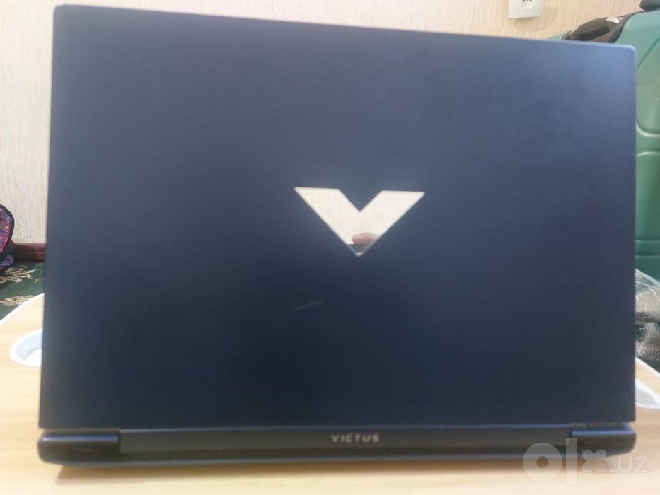 Hp victus 8/256.