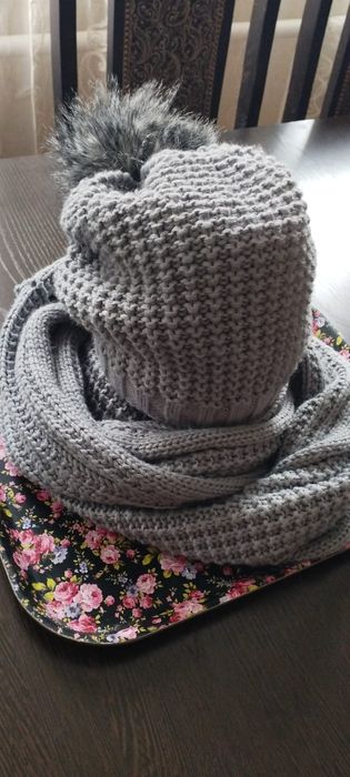 Теплая шапка и шарф-снуд