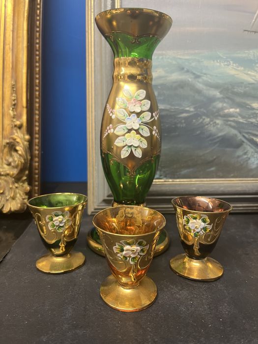 Колекционерска ваза с три чашки  Бохемия,Чехия