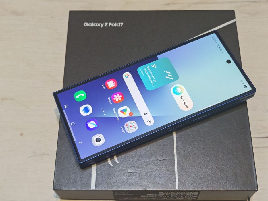 Като нов Samsung Galaxy Z Fold7 12 GB RAM  256 GB  Гаранция