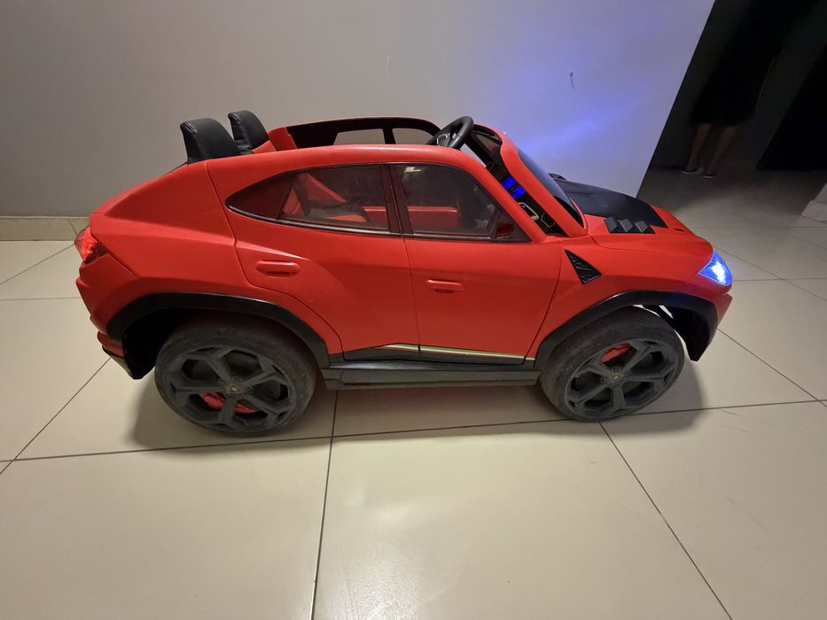 Продаю детский электромобиль Lamborghini