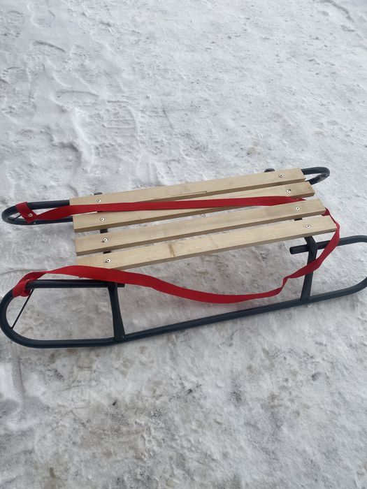 Vand sanie noua noută