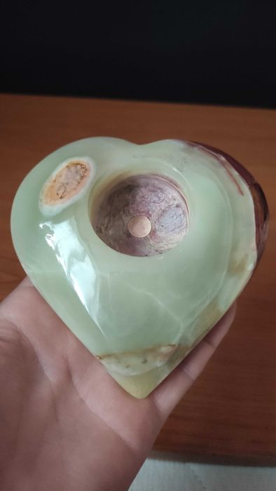 Масивен свещник от естествен оникс форма на сърце