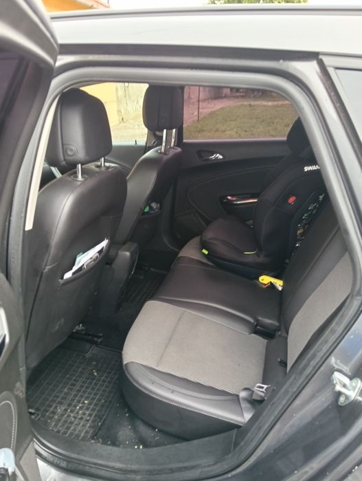 Vând Opel Astra J Sports Tourer 1.7 cdti 2012