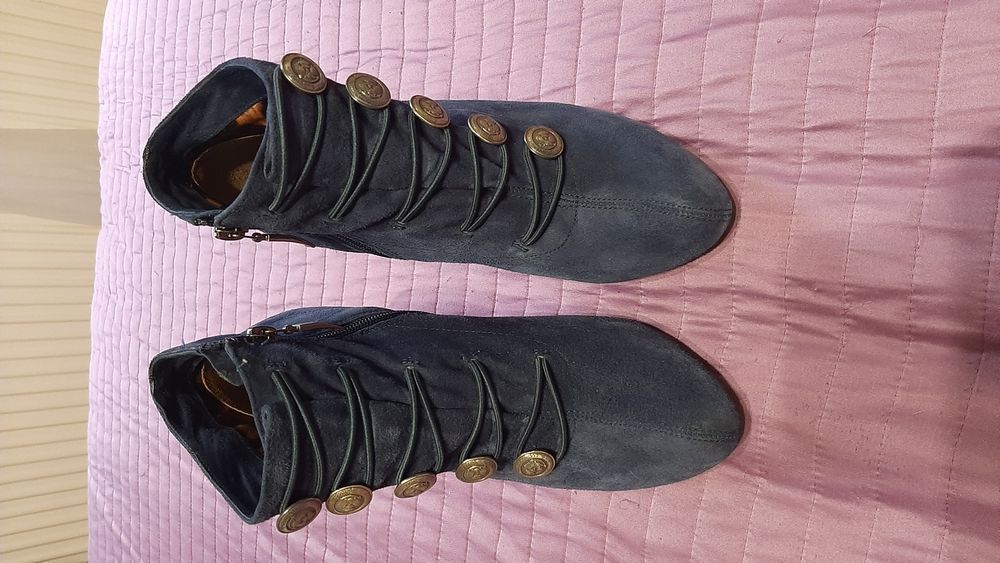 Елегантни боти GUESS