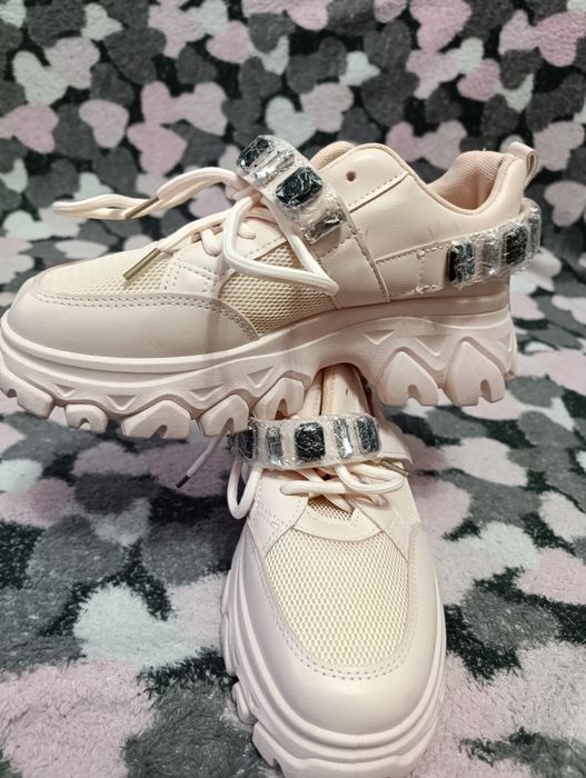 Продам кроссовки