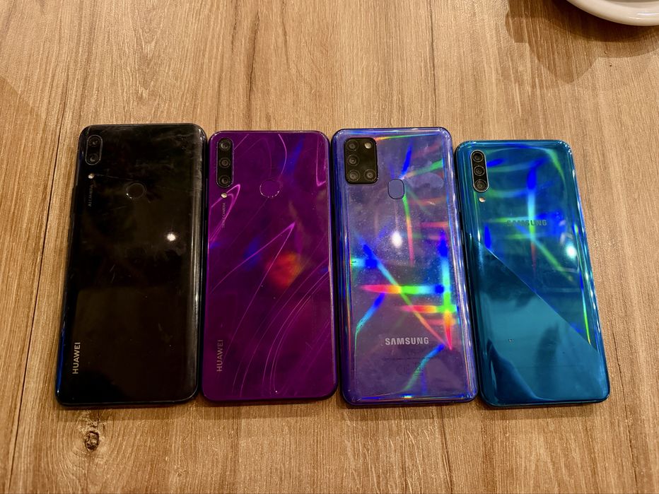 Lot telefoane -300 lei bucata