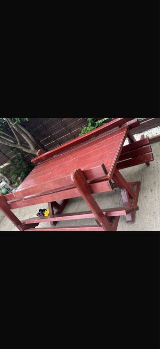 De vanzare mese din lemn si banci