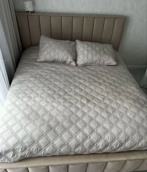 Двуспальная кровать