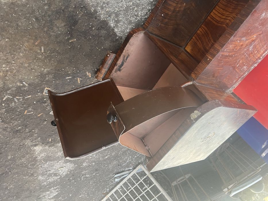 Метален шкаф