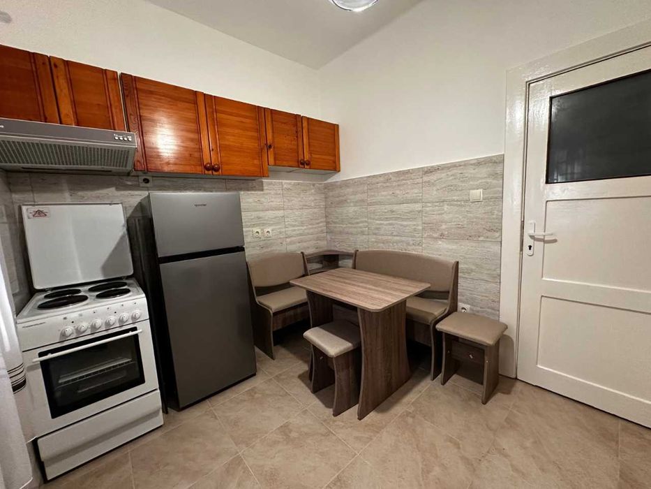 Дава се под наем Тристаен апартамент в София, Център - 80 кв.м за 561 € - Снимка #1