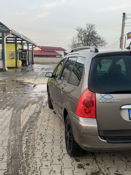 Vând peugeot 307 , an 2003 motor 1.6 benzina (usor negociabil