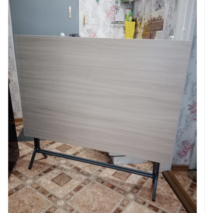 Стол для кухни срочно продам