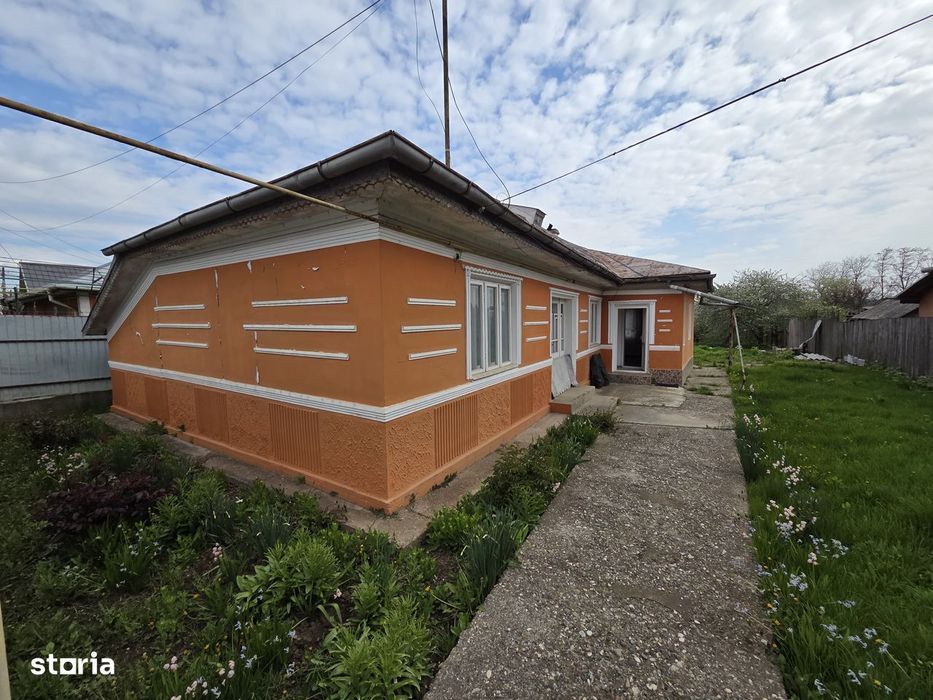 Casa situata in Sascut Targ la E85 din caramida