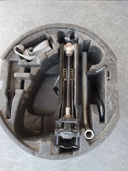 Suport cric roata rezerva Skoda