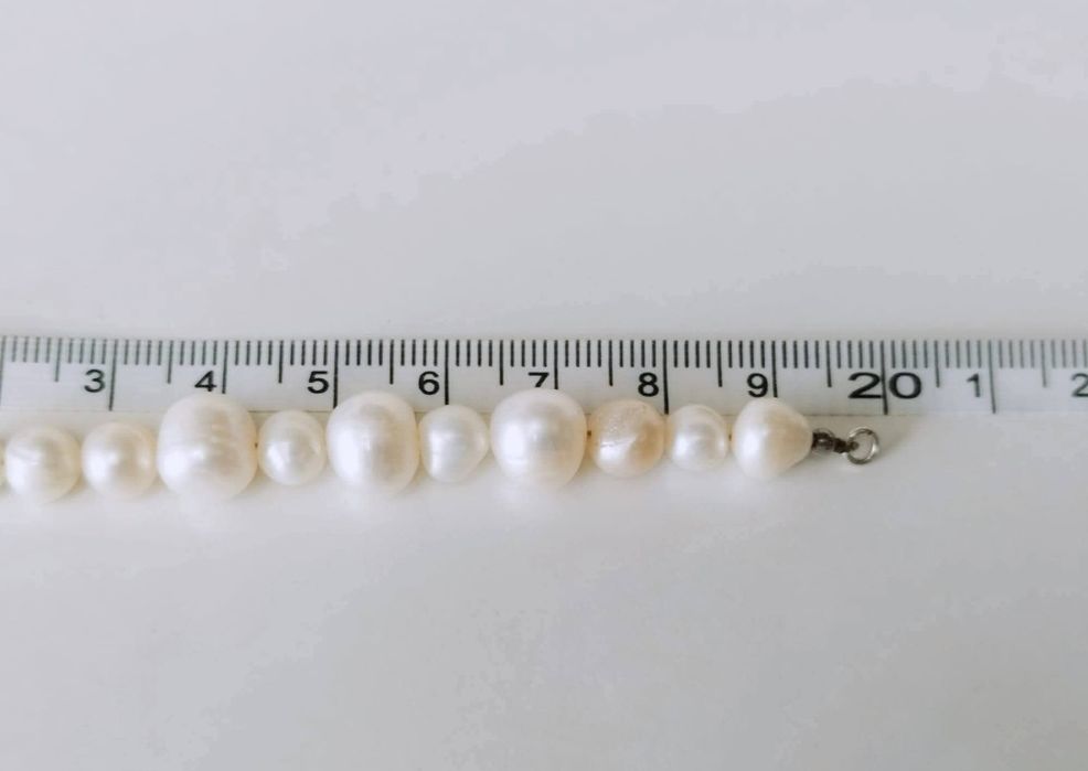 Veche bratara cu perle naturale de cultura, cu un pandantiv cu un sarpe din argint de 925