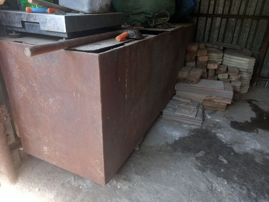 Железная ёмкость