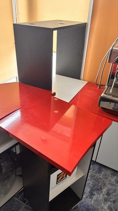 Vand mobilier comercial dintr-o clatitarie / patiserie
