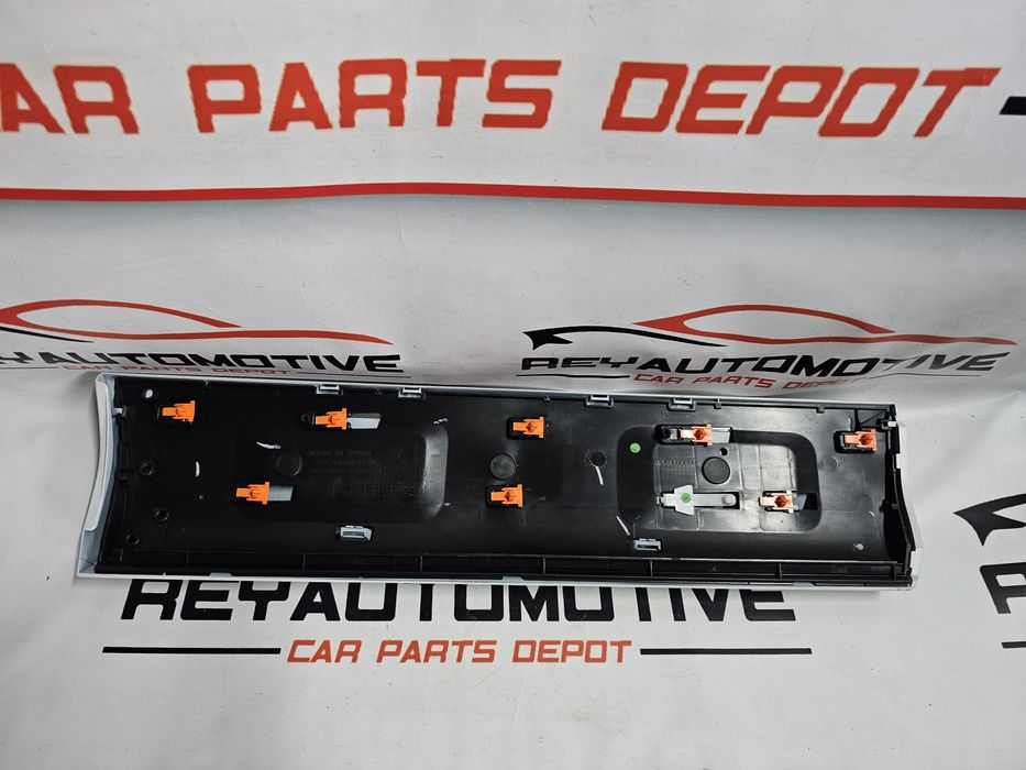 Bandou usa stanga spate Audi Q7 S Line dupa 2006 cod 4L0853969E NOU