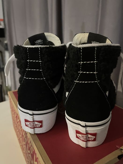 Зимни кецове от естествена кожа Vans