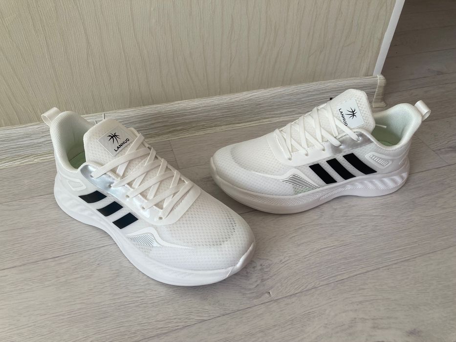 Спортивная кроссовка