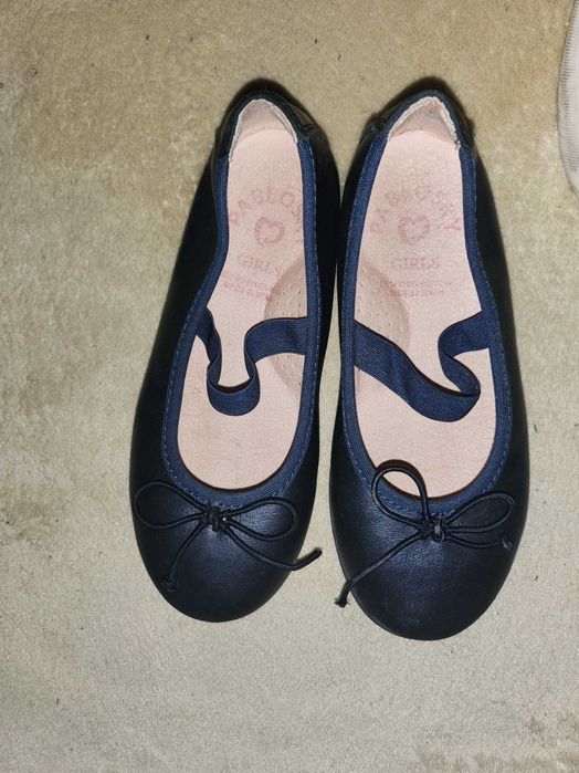 Лот от обувки за момиче