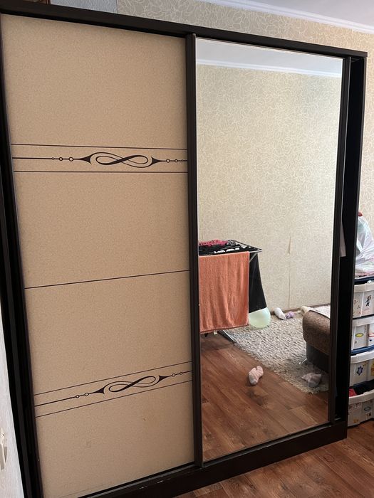 Продам шифоньер купе