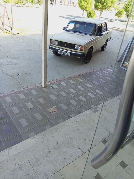 Jiguli 2105 sotiladi